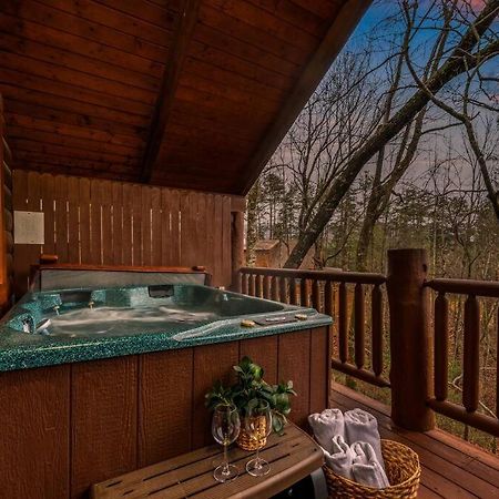 Log Cabin, Hot Tub, Fireplace, Pool Table & Views! Sevierville Exteriér fotografie