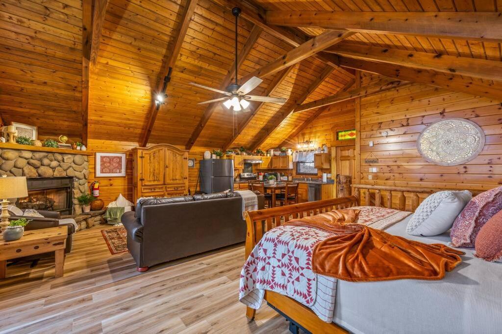 Log Cabin, Hot Tub, Fireplace, Pool Table & Views! Sevierville Exteriér fotografie