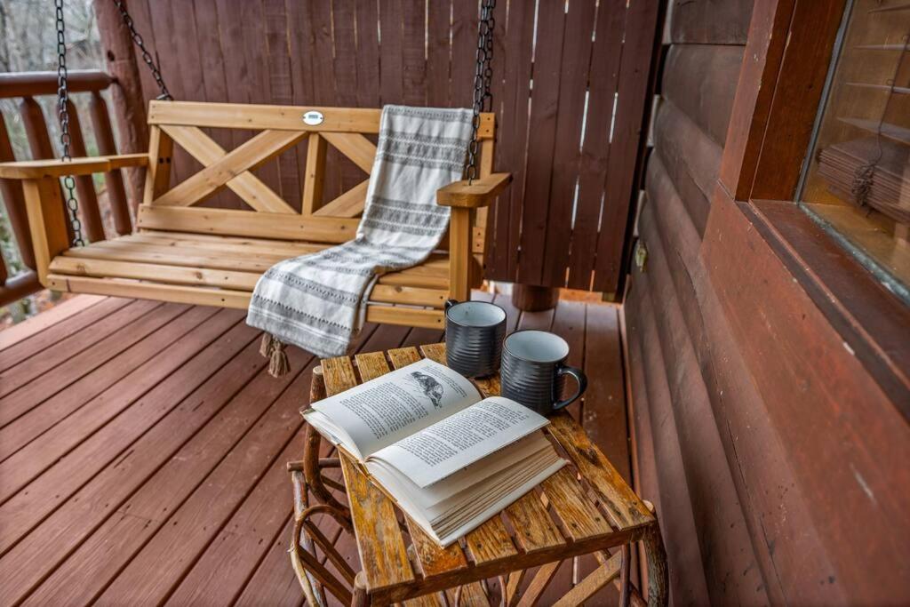Log Cabin, Hot Tub, Fireplace, Pool Table & Views! Sevierville Exteriér fotografie