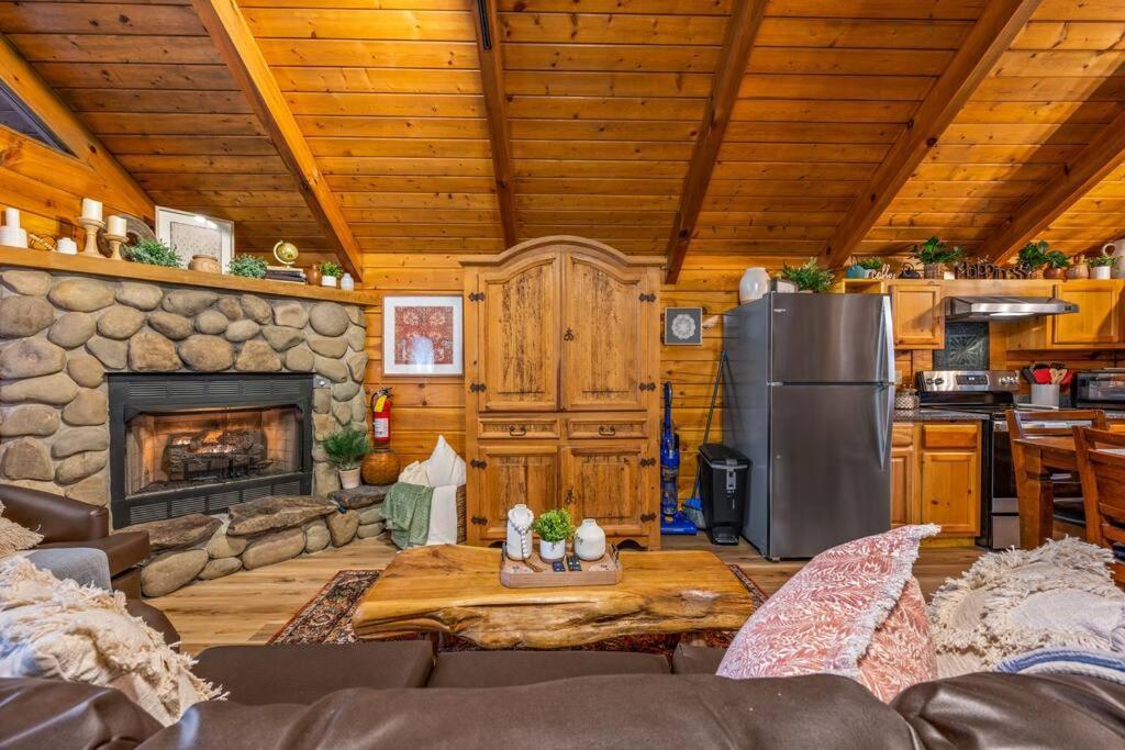 Log Cabin, Hot Tub, Fireplace, Pool Table & Views! Sevierville Exteriér fotografie