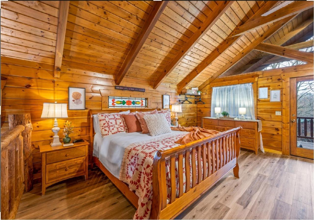 Log Cabin, Hot Tub, Fireplace, Pool Table & Views! Sevierville Exteriér fotografie